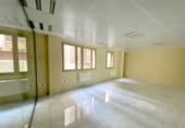 250m² office for rent in Lérida photo