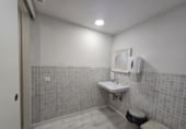 Local comercial en alquiler con 51m² en Gerona foto