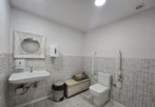 Local comercial en alquiler con 51m² en Gerona foto