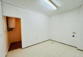 70m² hair salon for sale in Elche, Calle Maximilià Thous photo
