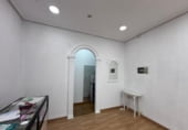 70m² commercial premises for sale in Cáceres, in the area of Kings Huertas, Calle León Leal photo