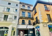 363m² building for sale in Figueras, Carrer de la Moreria photo