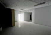 Local comercial en venta con 131m² en Figueras, Carrer Oliva foto