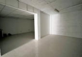 Local comercial en venta con 131m² en Figueras, Carrer Oliva foto