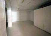 Local comercial en venta con 131m² en Figueras, Carrer Oliva foto