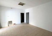 Local comercial en venta con 131m² en Figueras, Carrer Oliva foto