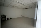 Local comercial en venta con 131m² en Figueras, Carrer Oliva foto