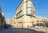 Local comercial en venta con 140m² en Figueras, Carrer de Tapis foto