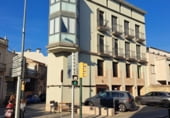 Local comercial en venta con 140m² en Figueras, Carrer de Tapis foto