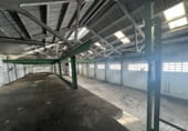 Nave Industrial en alquiler con 700m² en Sant Joan Despí foto