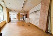 105m² commercial premises for sale in Valladolid, in the area of Bullring photo