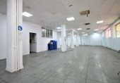 Local comercial en venta con 552m² en Madrid, en la zona de Palacio, Calle de Segovia foto