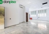 152m² commercial premises for sale in Granada, Calle Arabial photo