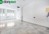 152m² commercial premises for sale in Granada, Calle Arabial photo