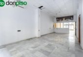 152m² commercial premises for sale in Granada, Calle Arabial photo