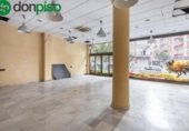 152m² commercial premises for sale in Granada, Calle Arabial photo
