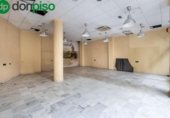 152m² commercial premises for sale in Granada, Calle Arabial photo