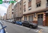 152m² commercial premises for sale in Granada, Calle Arabial photo