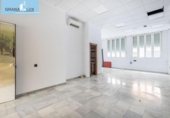 152m² commercial premises for sale in Granada, Calle Turina photo