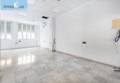 152m² commercial premises for sale in Granada, Calle Turina photo