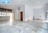 152m² commercial premises for sale in Granada, Calle Turina photo
