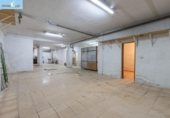 Local comercial en venta con 134m² en Granada, en la zona de Santa Adela, Calle Pavía foto