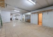 Local comercial en venta con 134m² en Granada, en la zona de Santa Adela, Calle Diamantino García foto
