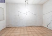Local comercial en venta con 134m² en Granada, en la zona de Santa Adela, Calle de Navarra foto