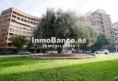 Local comercial en venta con 177m² en Valencia, en la zona de San Antonio, calle maximiliano thous, 46009 foto