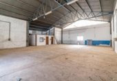 240m² entrepôt industriel pour vente à Jun, Calle Granados photo