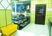 Local comercial en venta con 300m² en Cáceres, en la zona de El Rodeo, Calle Julián Murillo foto