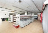 305m² commercial premises for sale in Gójar, Avenida del Pino photo