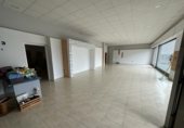 Local comercial en alquiler con 200m² en Boiro foto