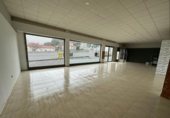 Local comercial en alquiler con 200m² en Boiro foto