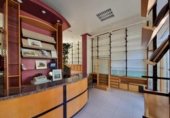 53m² bookstore for sale in Mieres, Plaza de Santa Bárbara photo