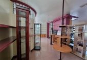 53m² bookstore for sale in Mieres, Plaza de Santa Bárbara photo