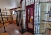 53m² bookstore for sale in Mieres, Plaza de Santa Bárbara photo