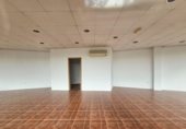 103m² locaux commerciaux pour vente à Saint-Jacques-de-Compostelle, dans le quartier de A Revolta, Rúa de Sánchez Freire photo