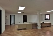 Oficina en alquiler con 200m² en Cornellà de Llobregat, Calle de Can Roses número 15 foto