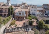 485m² building for sale in Sant Feliu de Codines, Carrer del Doctor Antoni Reig photo