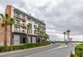 Local comercial en venta con 240m² en Puebla de Vallbona foto