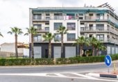 Local comercial en venta con 240m² en Puebla de Vallbona foto