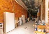 Local comercial en venta con 240m² en Puebla de Vallbona foto