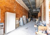 Local comercial en venta con 240m² en Puebla de Vallbona foto