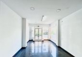 Local comercial en venta con 218m² en Camas, Calle Poeta Muñoz San Román foto