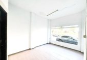 Local comercial en venta con 218m² en Camas, Calle Poeta Muñoz San Román foto