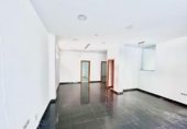 Local comercial en venta con 218m² en Camas, Calle Poeta Muñoz San Román foto