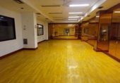 1600m² gym for rent in Santander, Calle Floranes photo