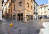 30m² commercial premises for sale in Granada, in the area of Sagrario, Calle Oficios photo