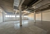 Local comercial Industrial en alquiler con 250m² en Esplugues de Llobregat foto